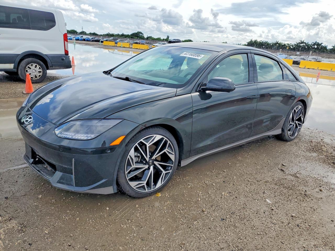 2023 Hyundai Ioniq 6 Limited, VIN KMHM54AC3PA041192 — Перед