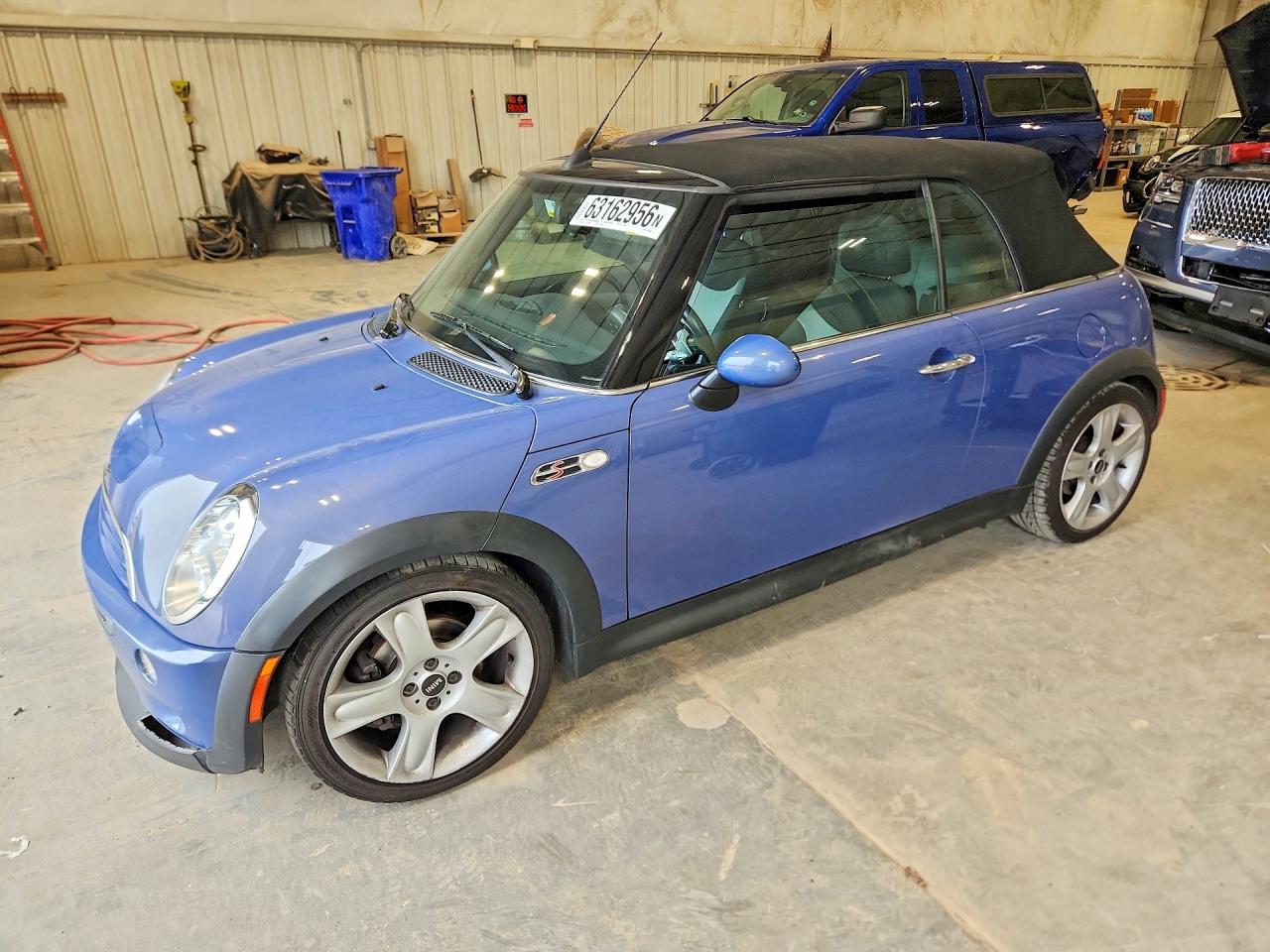2007 MINI Convertible S, VIN WMWRH33517TL94283 — Бок