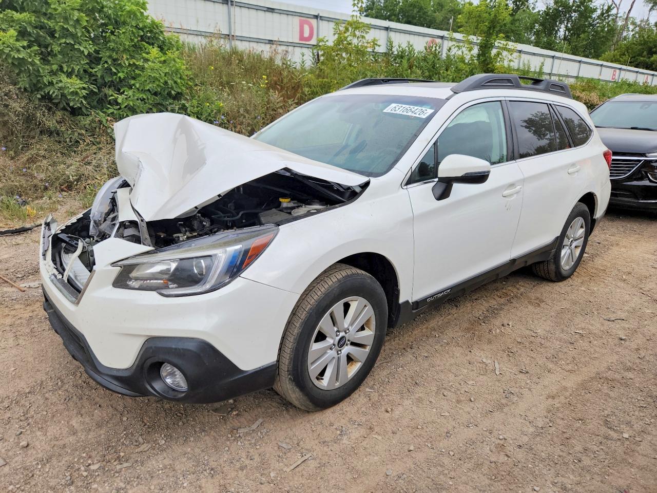 2019 Subaru Outback Premium, VIN 4S4BSAHC1K3343355 — Перед