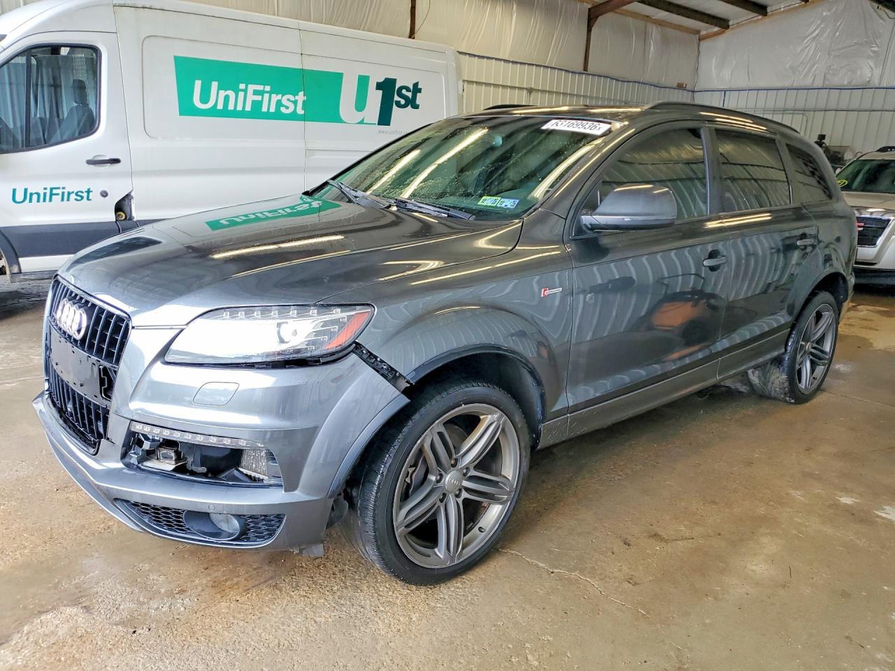 2015 Audi Q7 S line Prestige, VIN WA1DGAFEXFD027403 — Minor dents and scratches