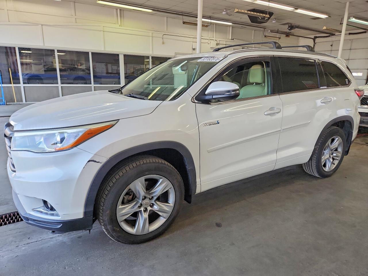 2015 Toyota Highlander Limited, VIN 5TDDCRFH4FS009204 — Undercarriage