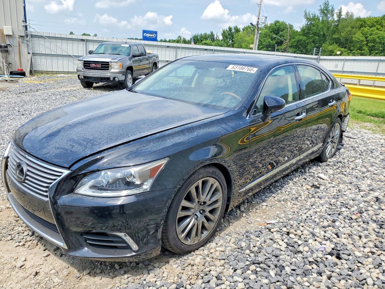 2017 Lexus LS 460, VIN JTHBL5EF8H5146444 — Rear end