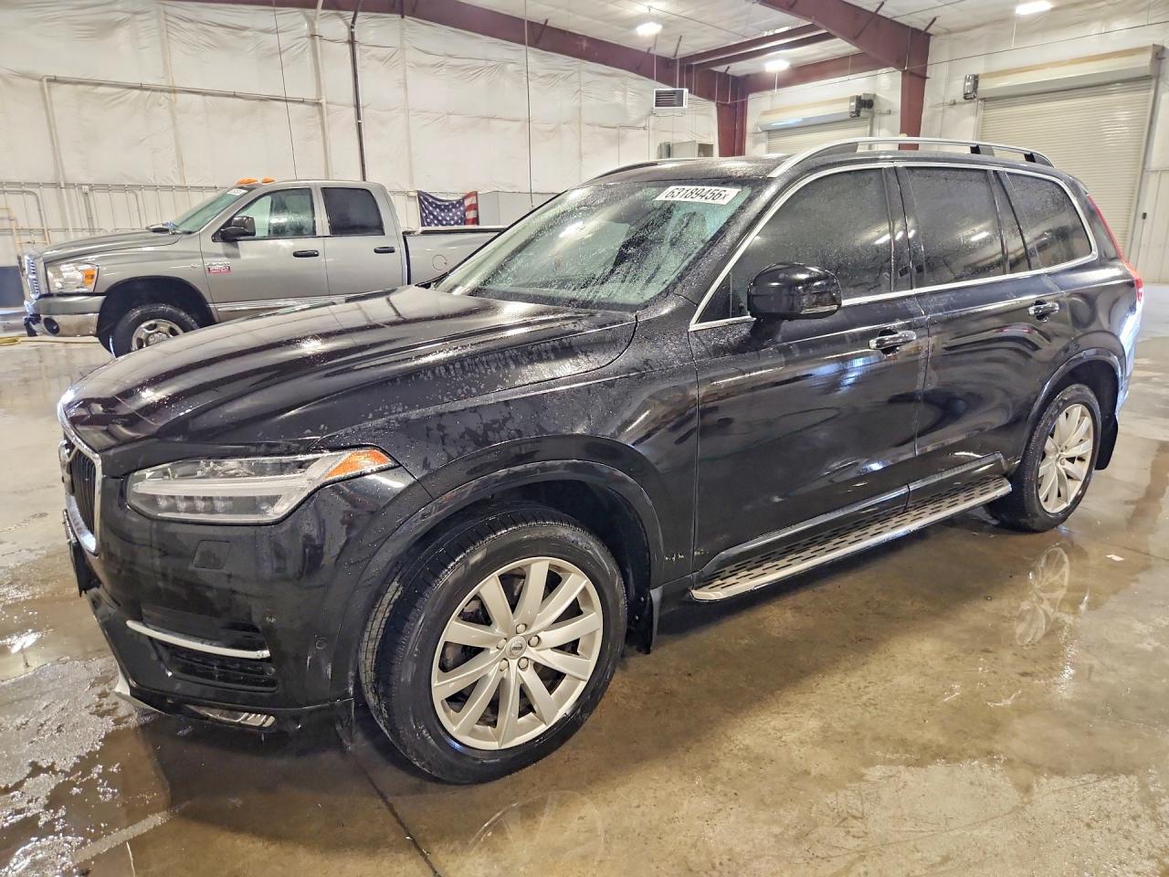 2016 Volvo XC90 T6 Momentum, VIN YV4A22PKXG1066509 — Minor dents and scratches