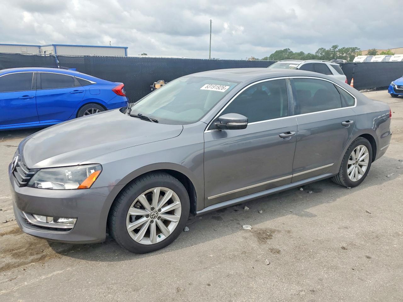 2013 Volkswagen Passat SEL, VIN 1VWCH7A31DC021237 — Мелкие вмятины и царапины
