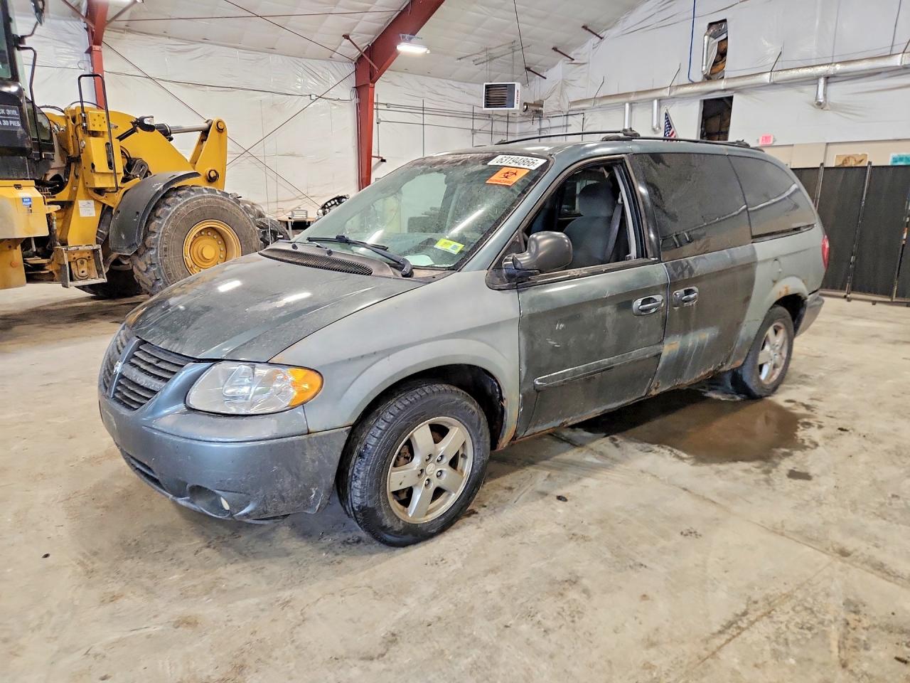 2005 Dodge Caravan SXT, VIN 2D4GP44L85R200159 — Rear end