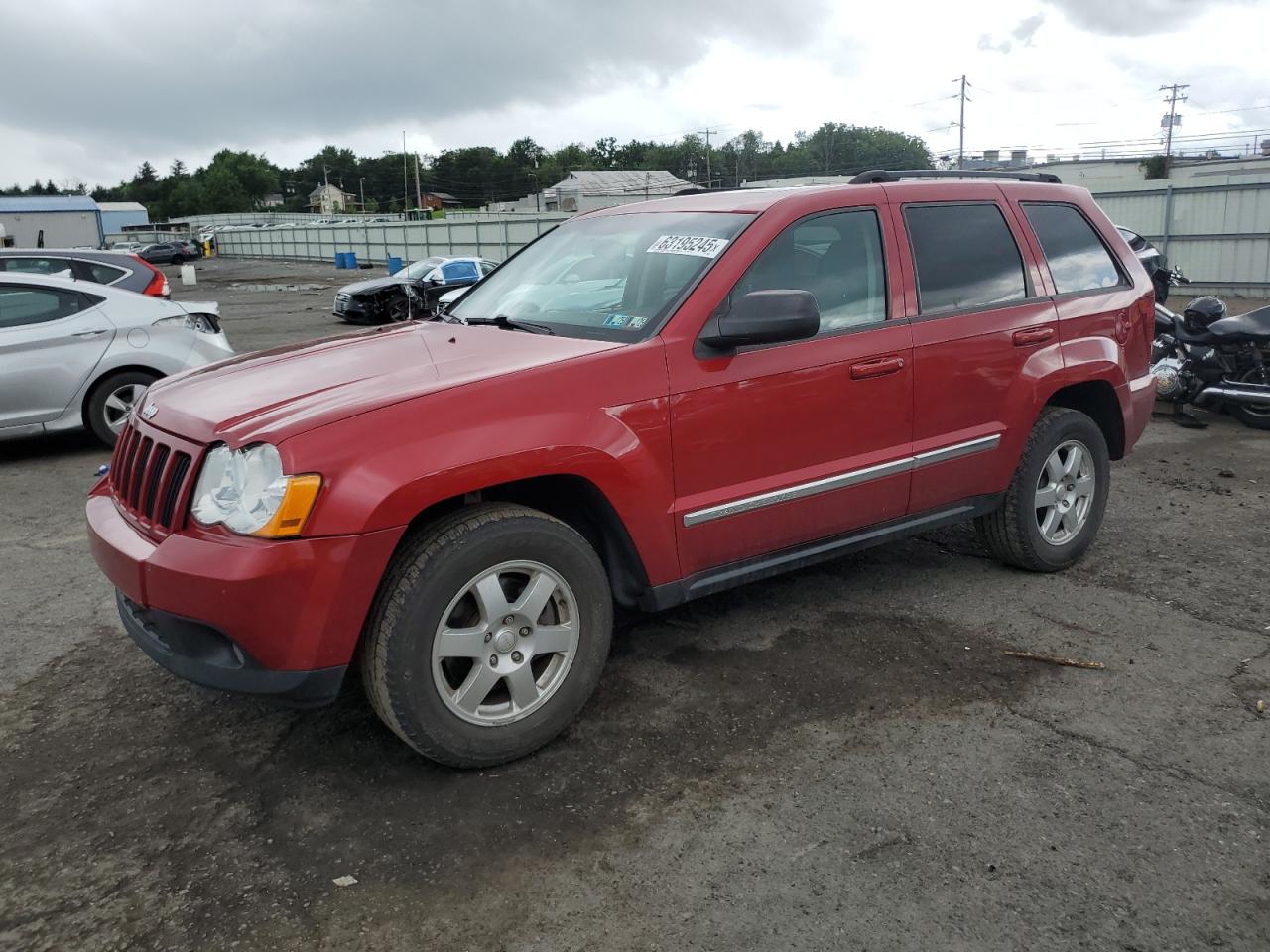 2010 Jeep Grand Cherokee Laredo, VIN 1J4PR4GK1AC120452 — Side