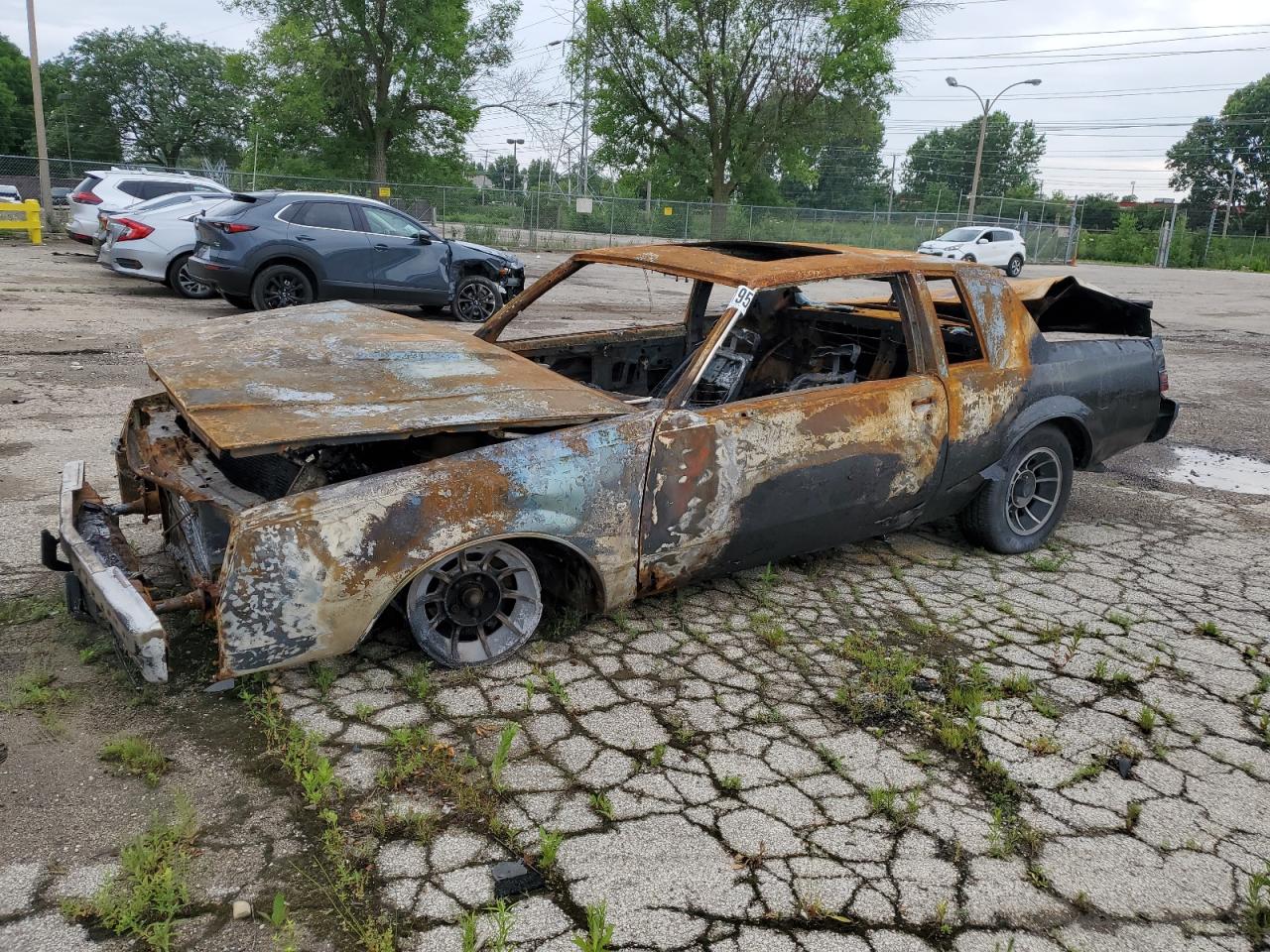 1985 Buick Regal, VIN 1G4GK4797FH427041 — Пожар