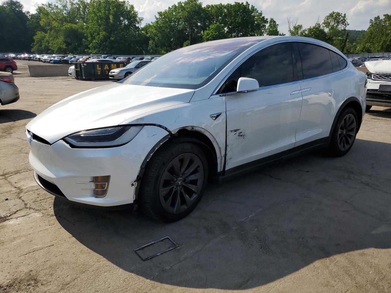 2019 Tesla Model X 75D, VIN 5YJXCBE24KF149575 — Side