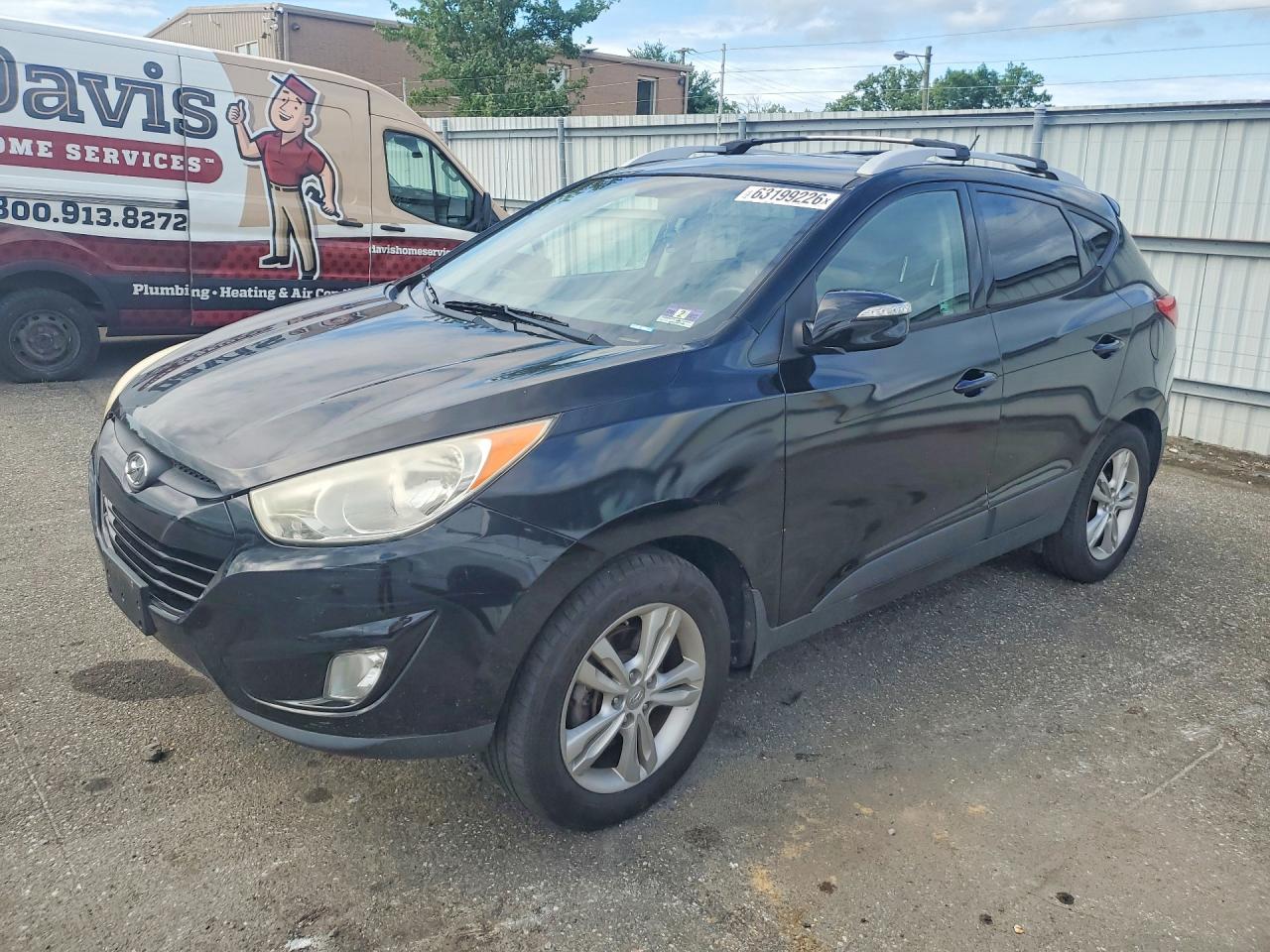 2013 Hyundai Tucson GLS, VIN KM8JU3AC1DU669519 — Minor dents and scratches