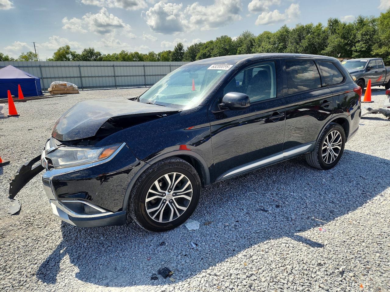 2016 Mitsubishi Outlander ES, VIN JA4AD2A35GZ039695 — Front end