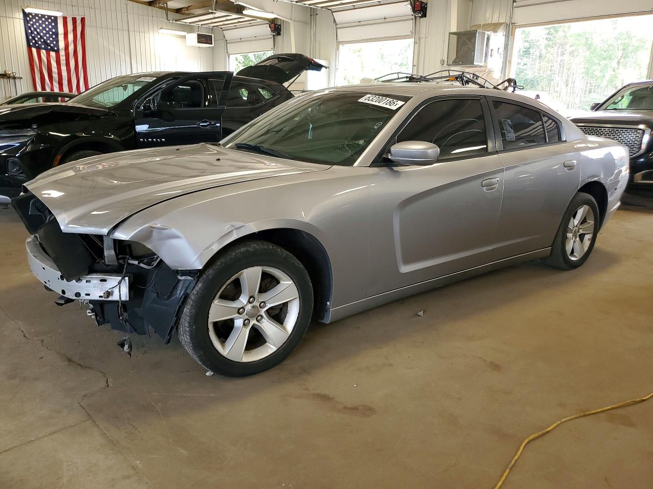 2014 Dodge Charger SE, VIN 2C3CDXBG2EH198043 — Front end