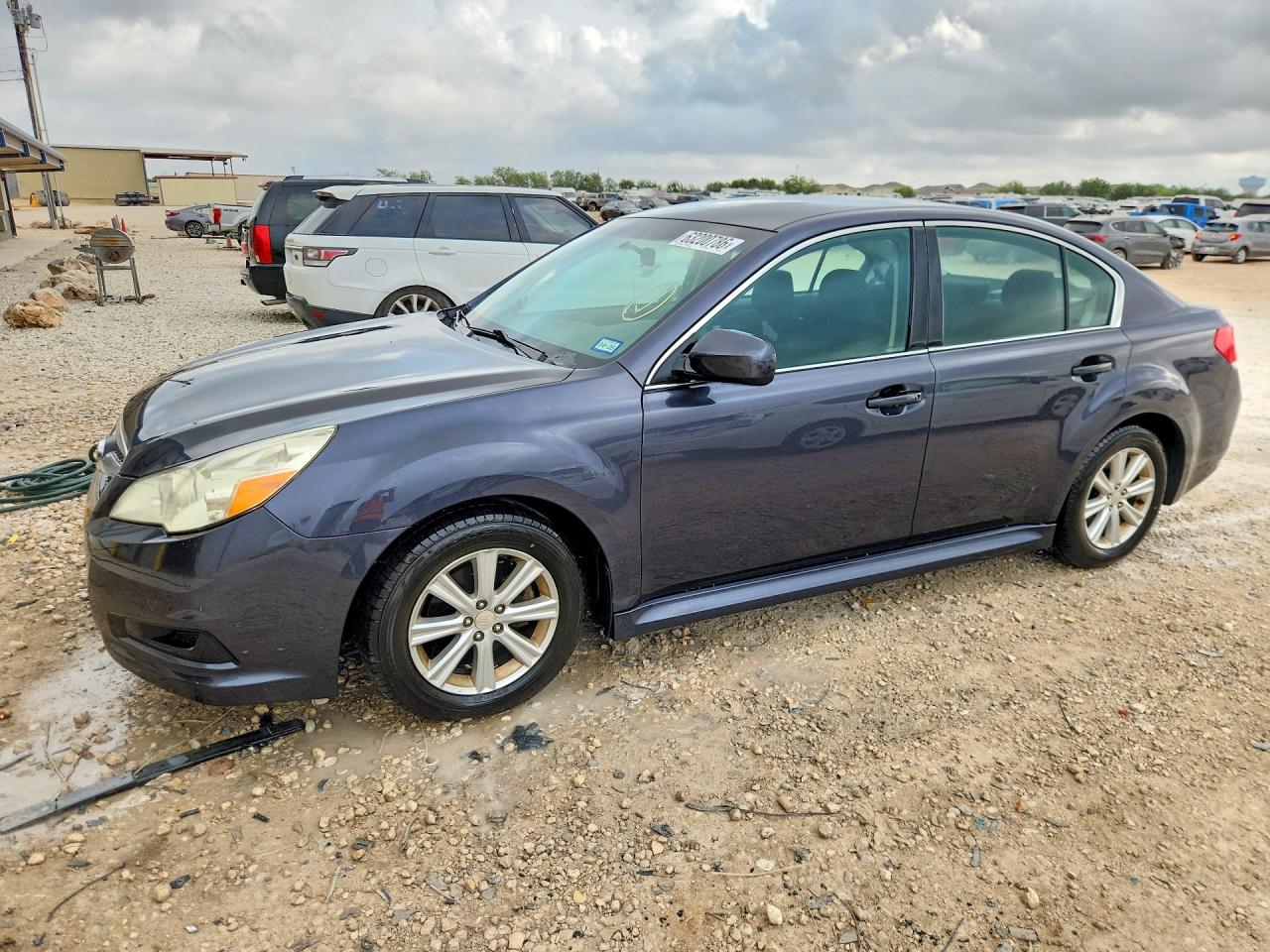 2011 Subaru Legacy Prem, VIN 4S3BMCB68B3249342 — Перед