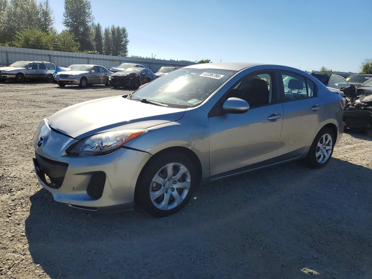 2013 Mazda 3 i SV, VIN JM1BL1TG4D1761547 — Front end