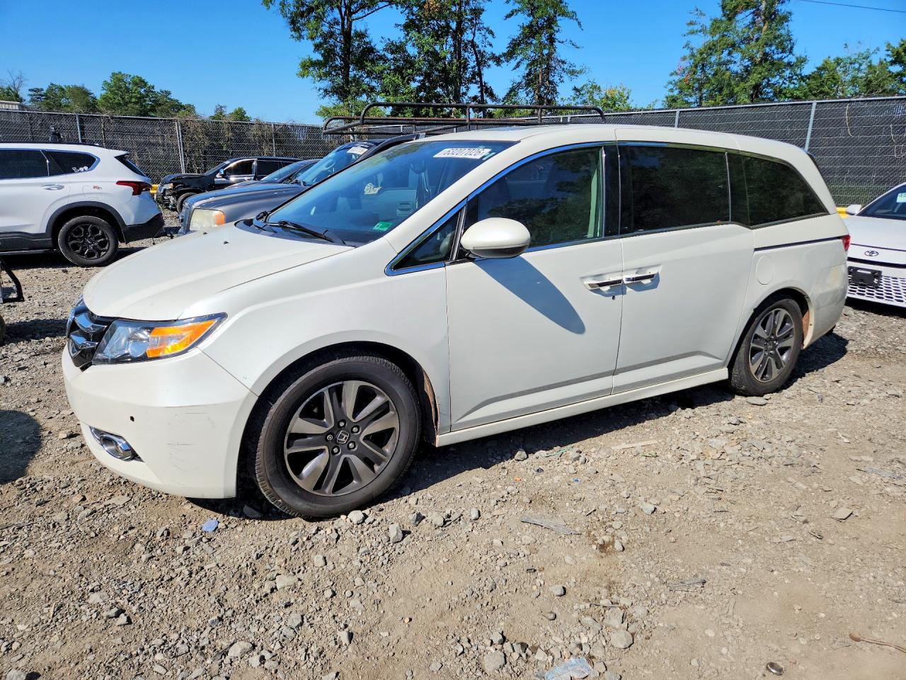 2015 Honda Odyssey Touring Elite, VIN 5FNRL5H91FB037244 — Side