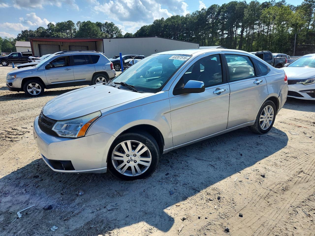 2011 Ford Focus SEL, VIN 1FAHP3HN0BW135324 — Front end