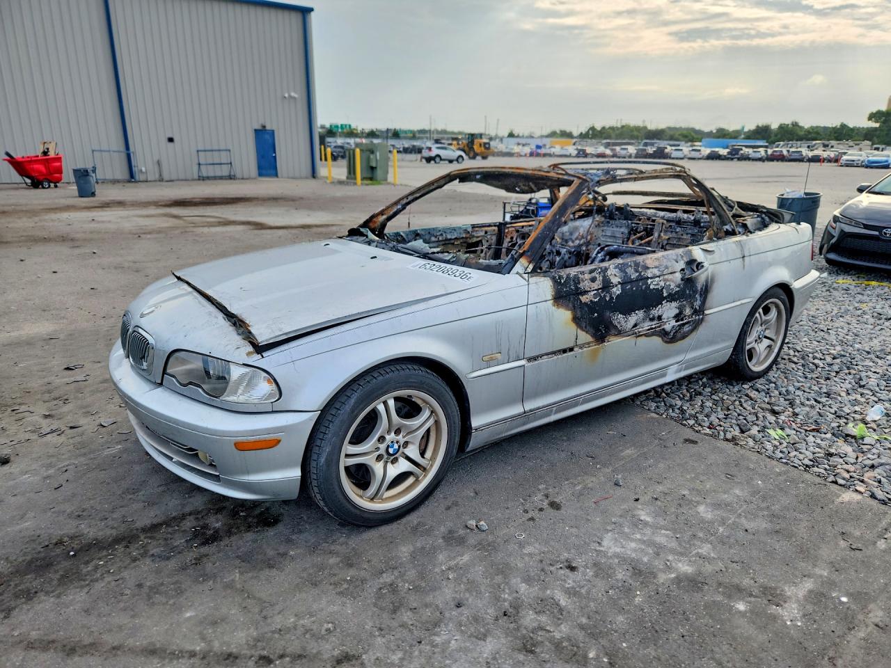 2002 BMW 3 Series 330Ci, VIN WBABS53432JU95335 — Пожар в салоне
