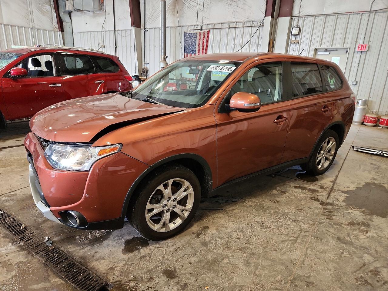 2015 Mitsubishi Outlander SE, VIN JA4AZ3A36FZ013435 — Front end