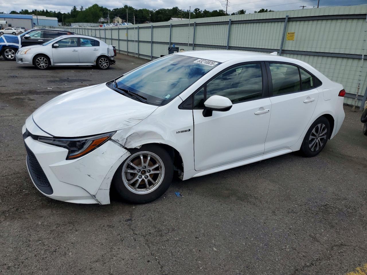 2021 Toyota Corolla Hybrid LE, VIN JTDEAMDE4MJ002740 — Front end