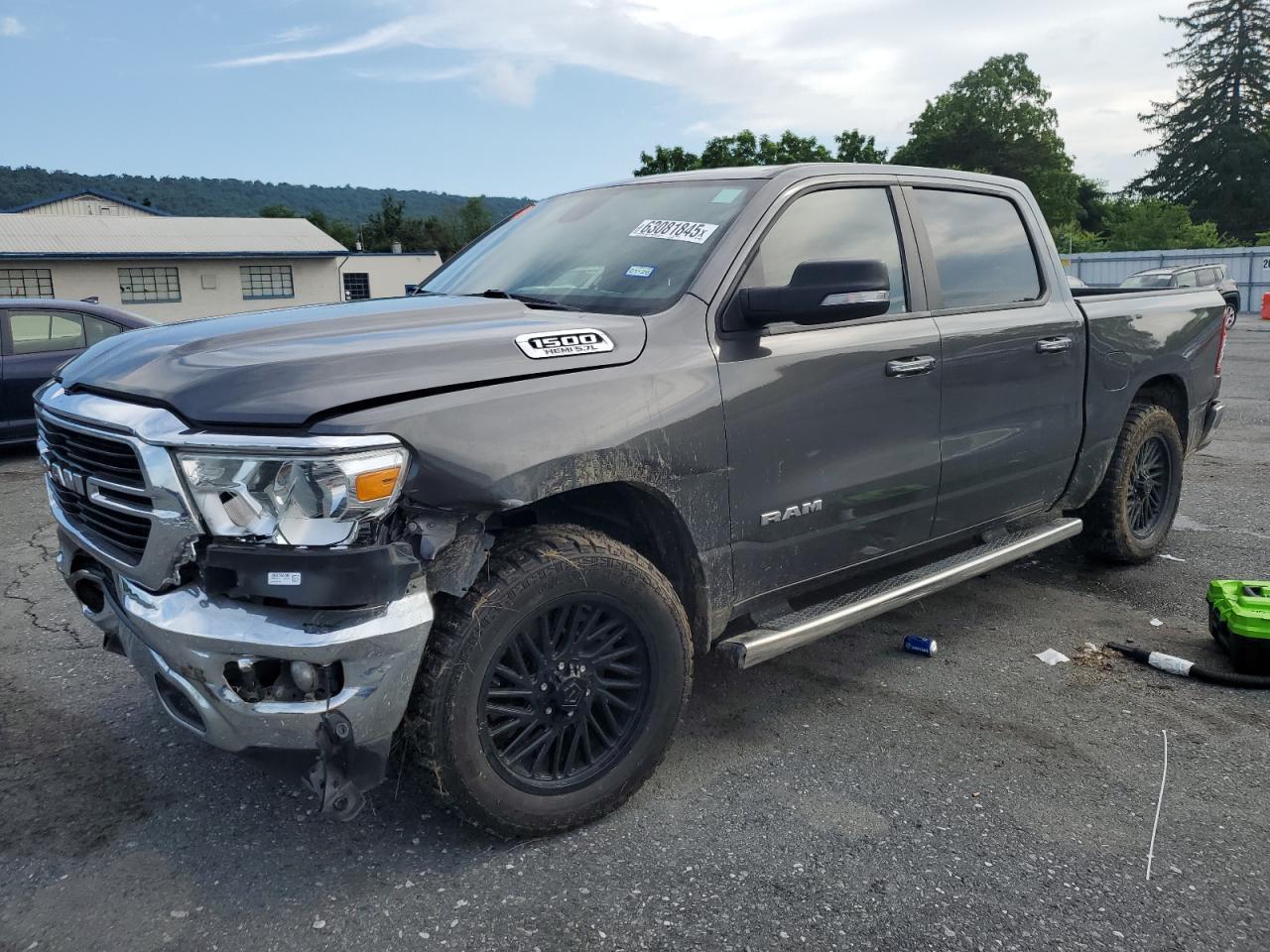 2019 Ram 1500 Big Horn, VIN 1C6SRFFT3KN570316 — Front end