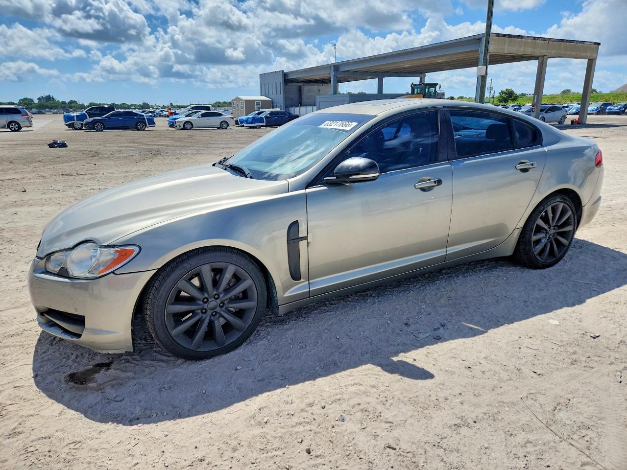 2011 Jaguar XF Premium, VIN SAJWA0GB8BLS18379 — Front end