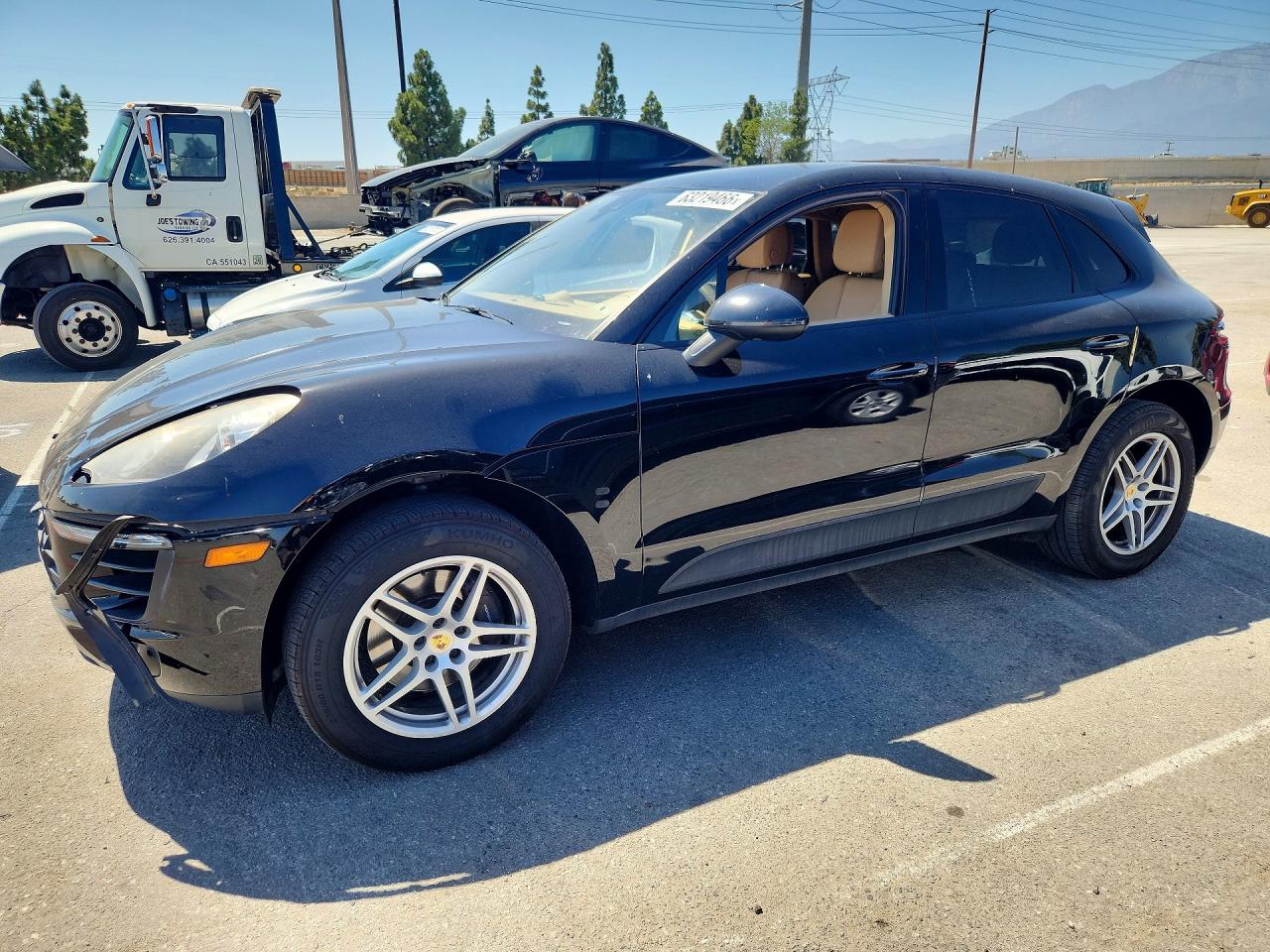 2017 Porsche Macan, VIN WP1AA2A53HLB01551 — Front end