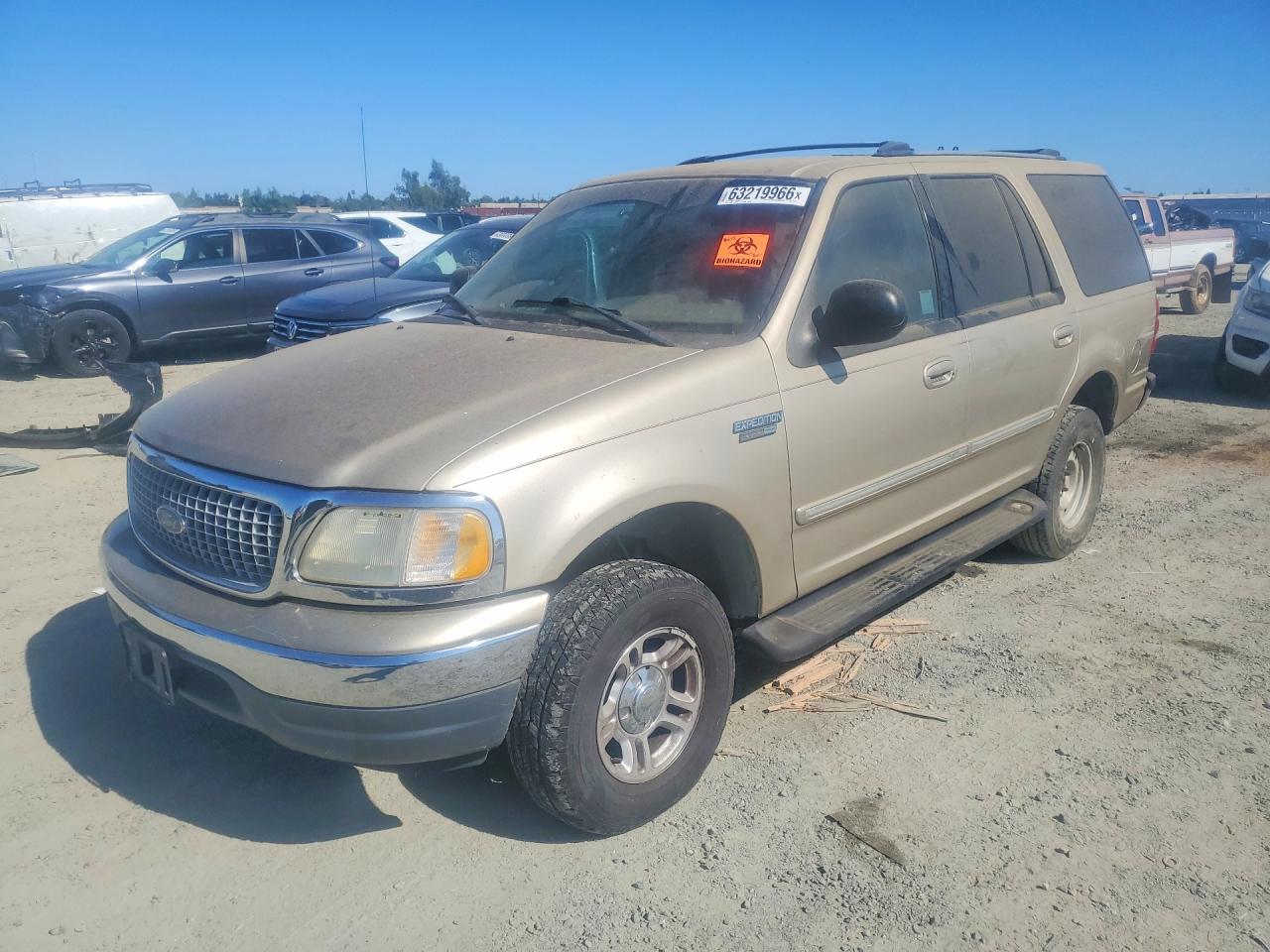 1999 Ford Expedition XLT, VIN 1FMPU18L0XLB16813 — Minor dents and scratches