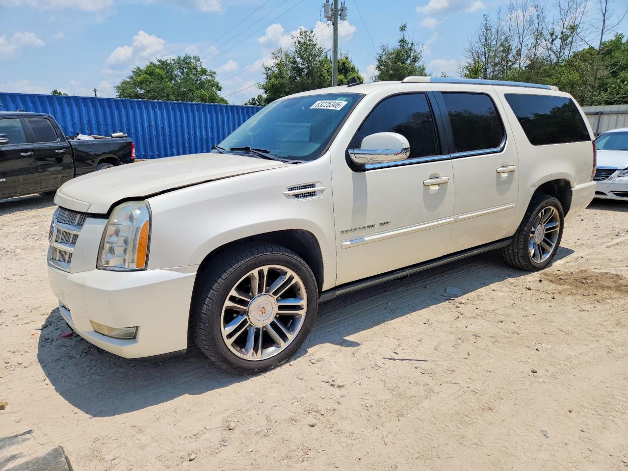 2013 Cadillac Escalade ESV Premium, VIN 1GYS3JEF8DR201868 — Бок