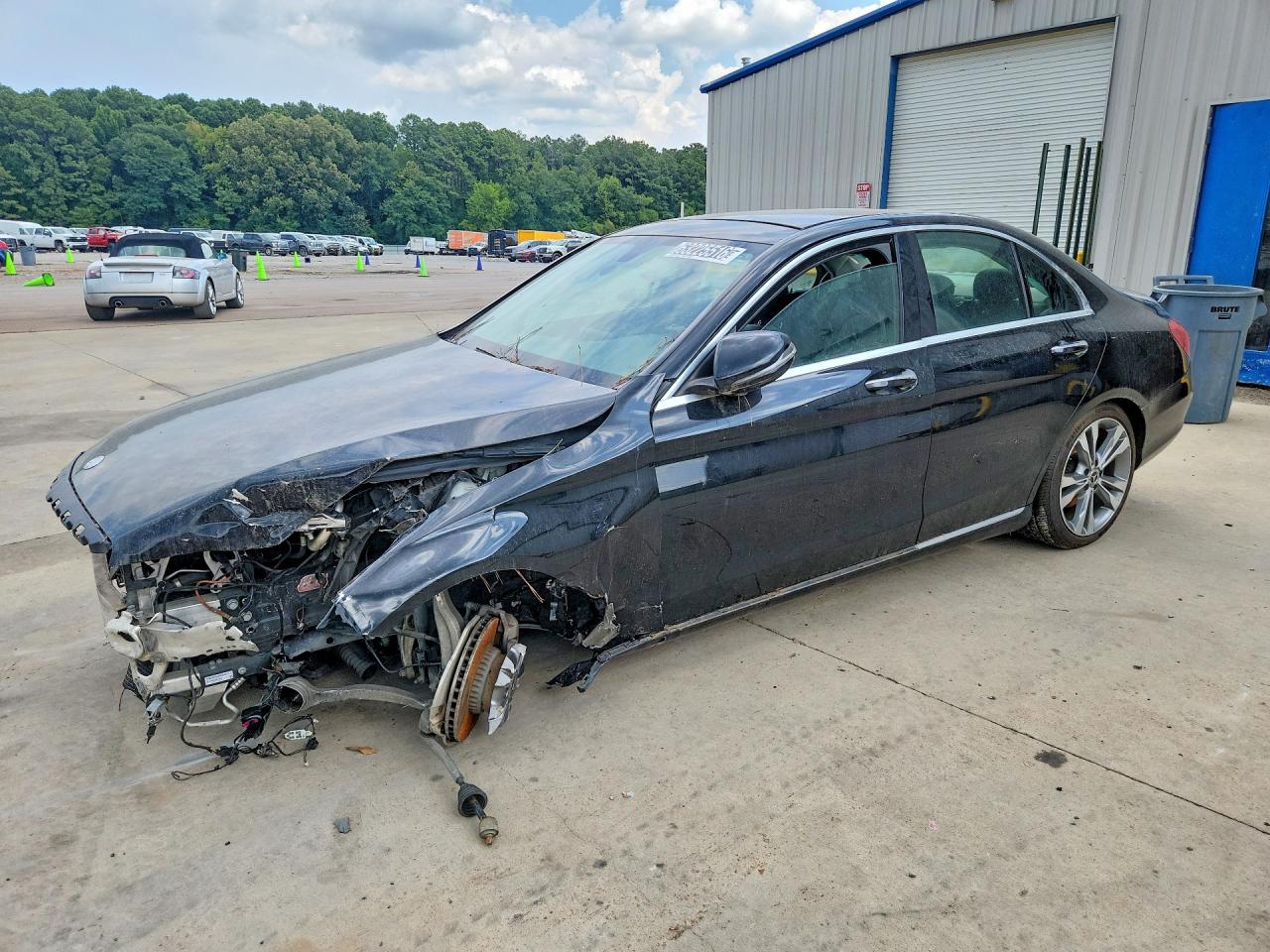 2017 Mercedes-Benz C 300, VIN 55SWF4JB6HU229634 — Undercarriage