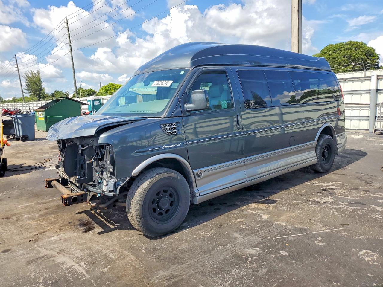 2014 Chevrolet Express G2500, VIN 1GBWGLCG2E1206670 — Front end