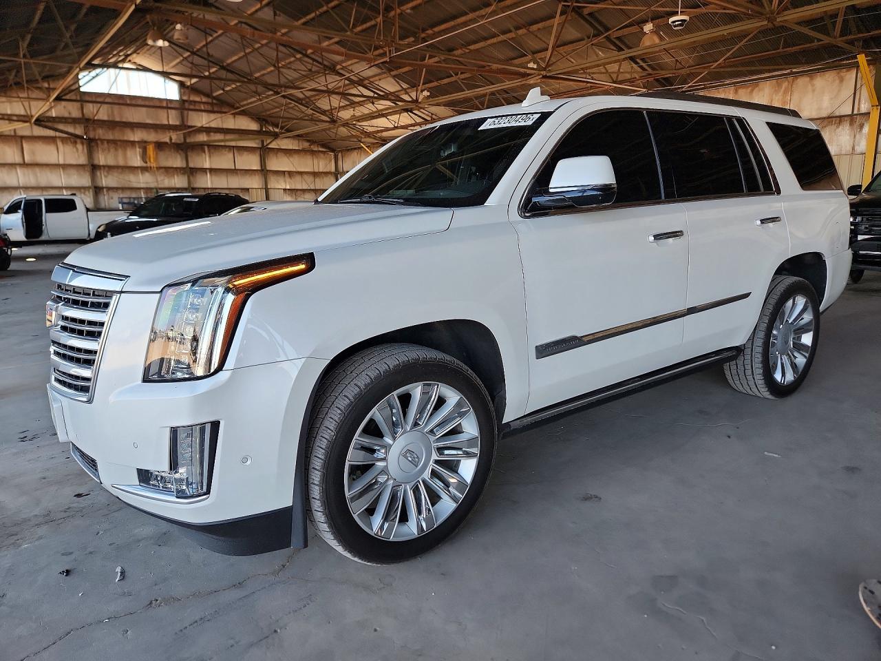 2018 Cadillac Escalade Platinum, VIN 1GYS4DKJ8JR256369 — Обычный износ
