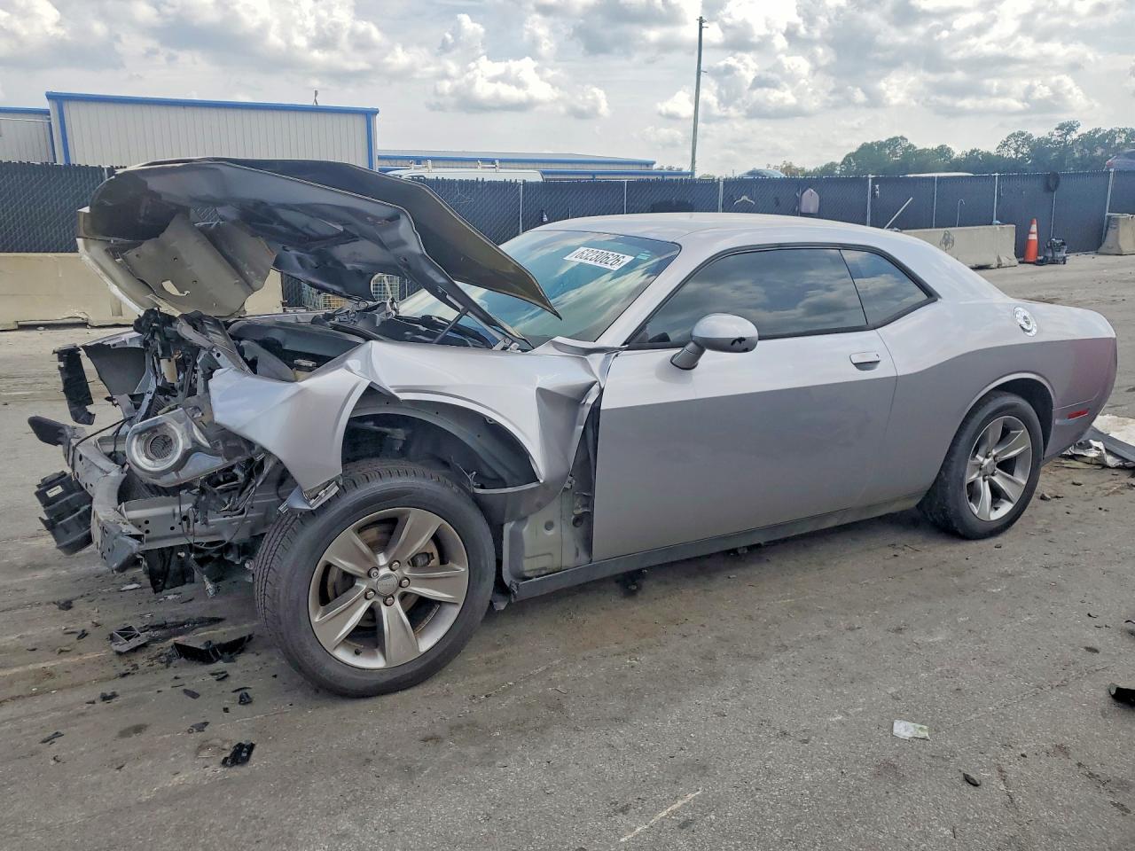 2015 Dodge Challenger SXT, VIN 2C3CDZAG6FH811392 — Front end