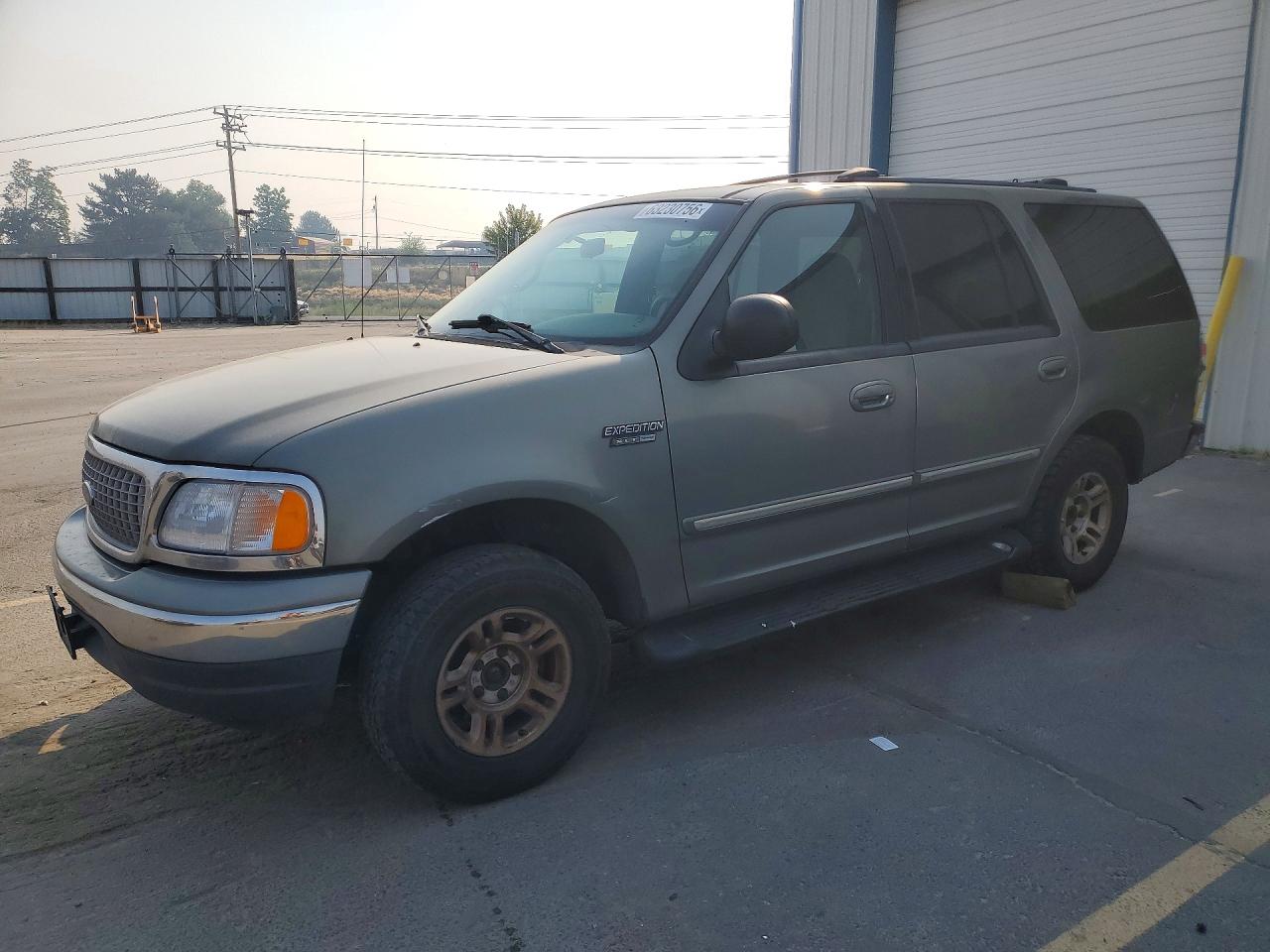 1999 Ford Expedition XLT, VIN 1FMPU18L4XLB73824 — Front end