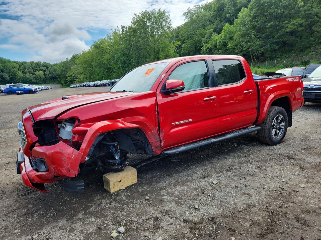 2017 Toyota Tacoma TRD Sport, VIN 3TMCZ5AN8HM068484 — Front end