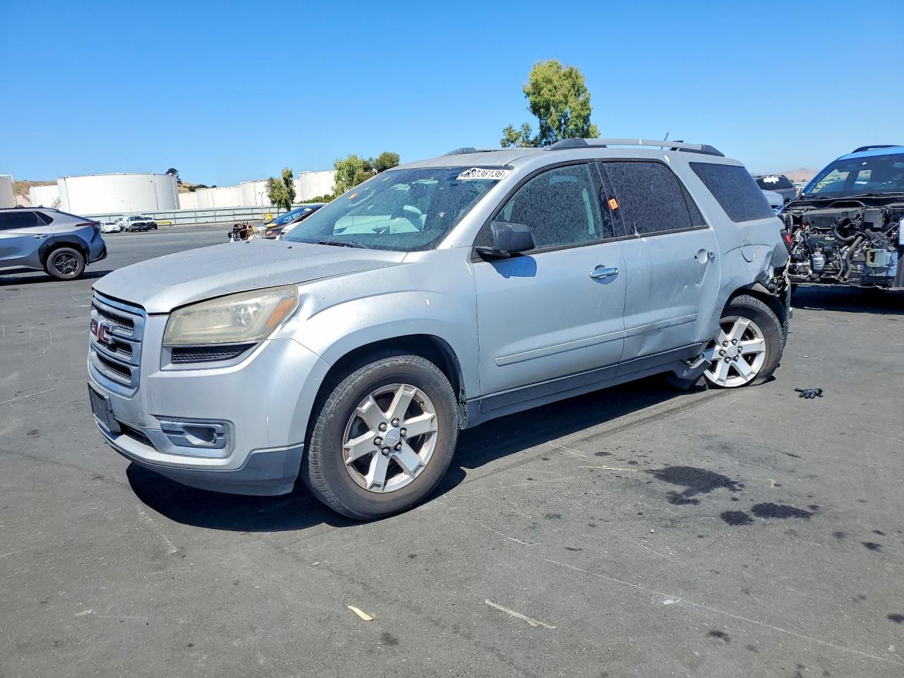 2013 GMC Acadia SLE, VIN 1GKKRNED1DJ270236 — Вандализм