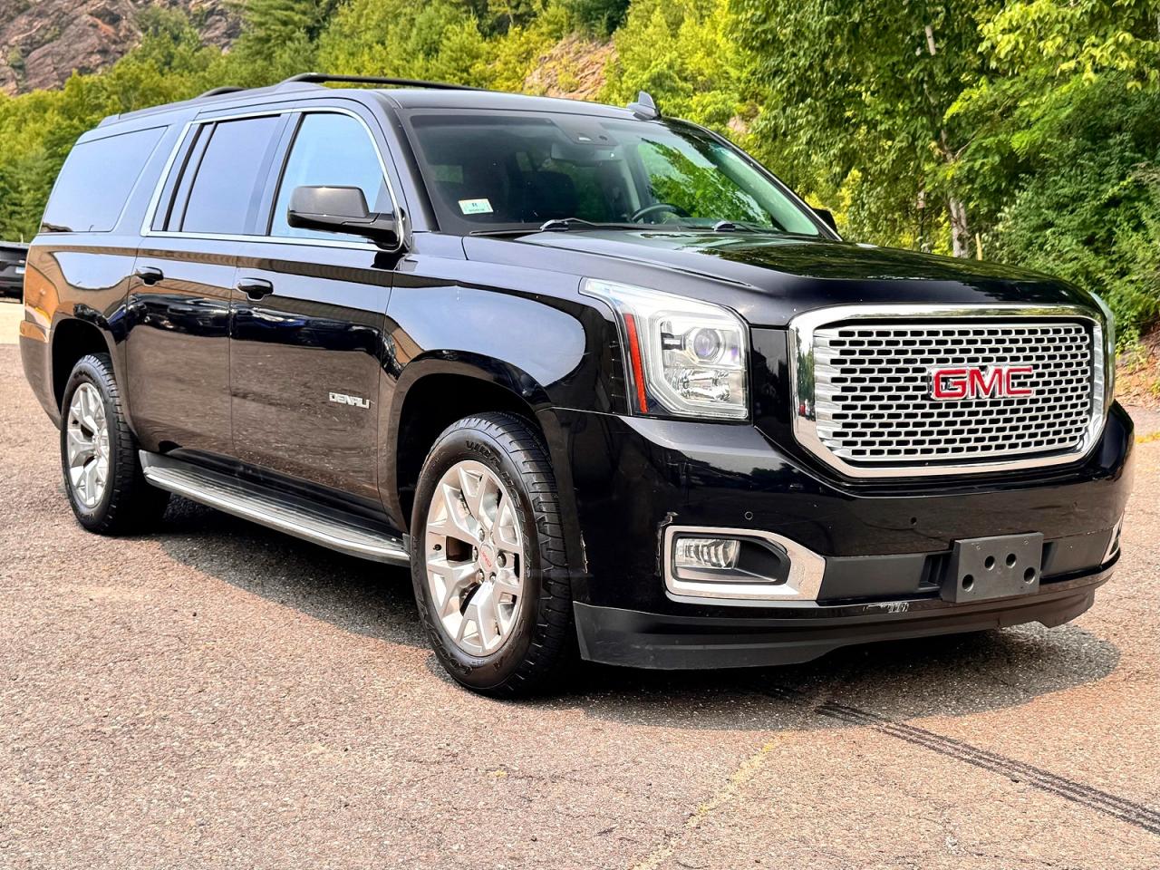 2016 GMC Yukon XL SLT, VIN 1GKS2GKC2GR415155 — Normal wear