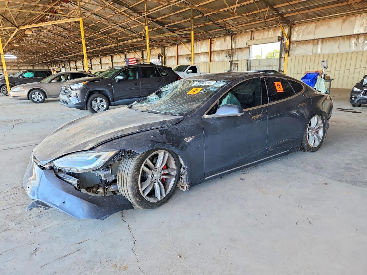 2016 Tesla Model S 90D, VIN 5YJSA1E49GF143399 — Перед