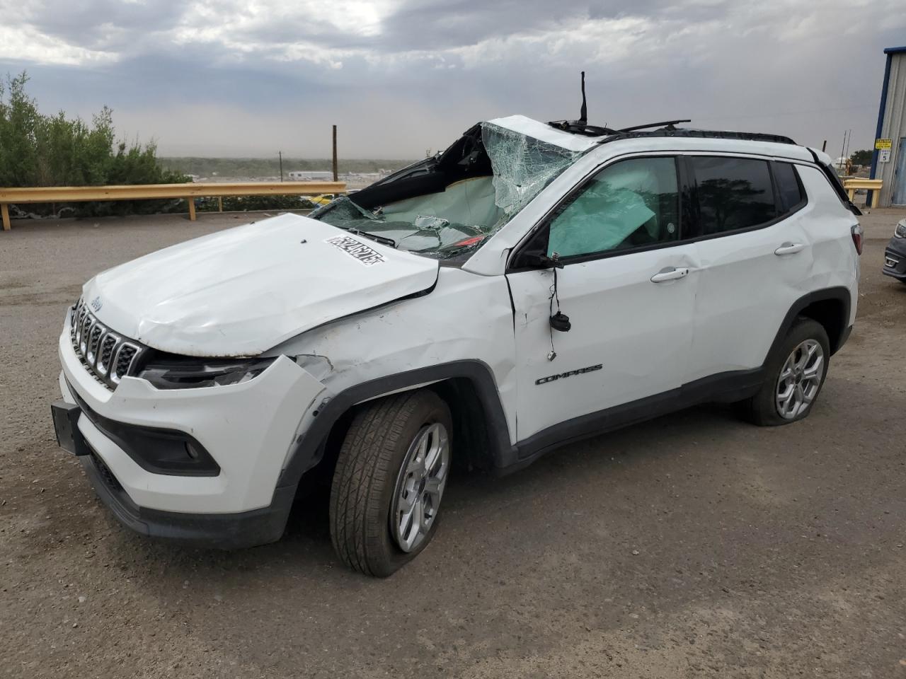 2025 Jeep Compass Latitude, VIN 3C4NJDBN5ST548701 — Опрокидывание