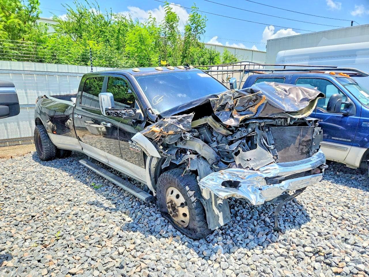 2017 Ram 3500 Laramie, VIN 3C63RRJL7HG703562 — Front end