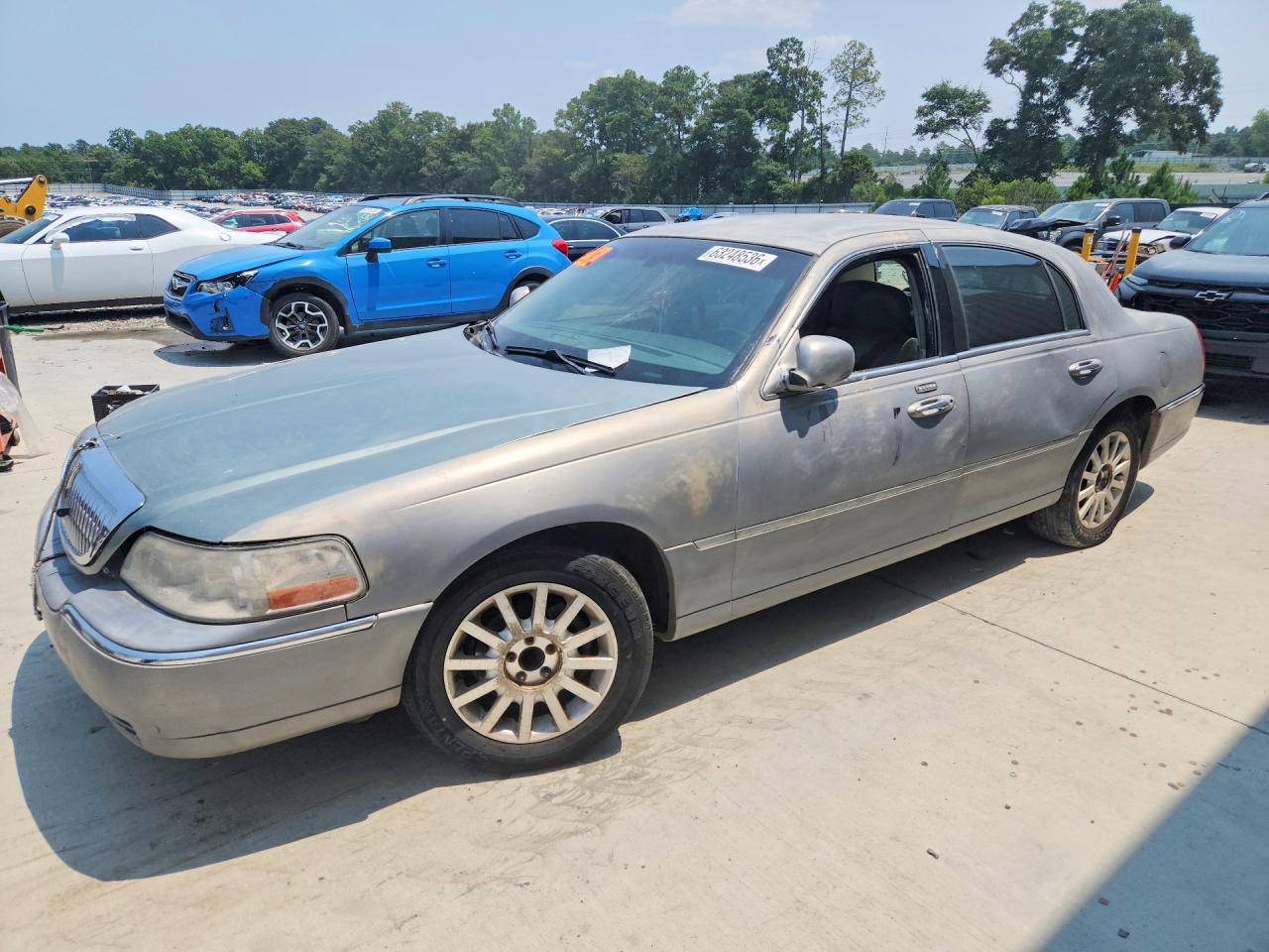 2009 Lincoln Town Car Signature Limited, VIN 2LNHM82V89X627618 — Механическое