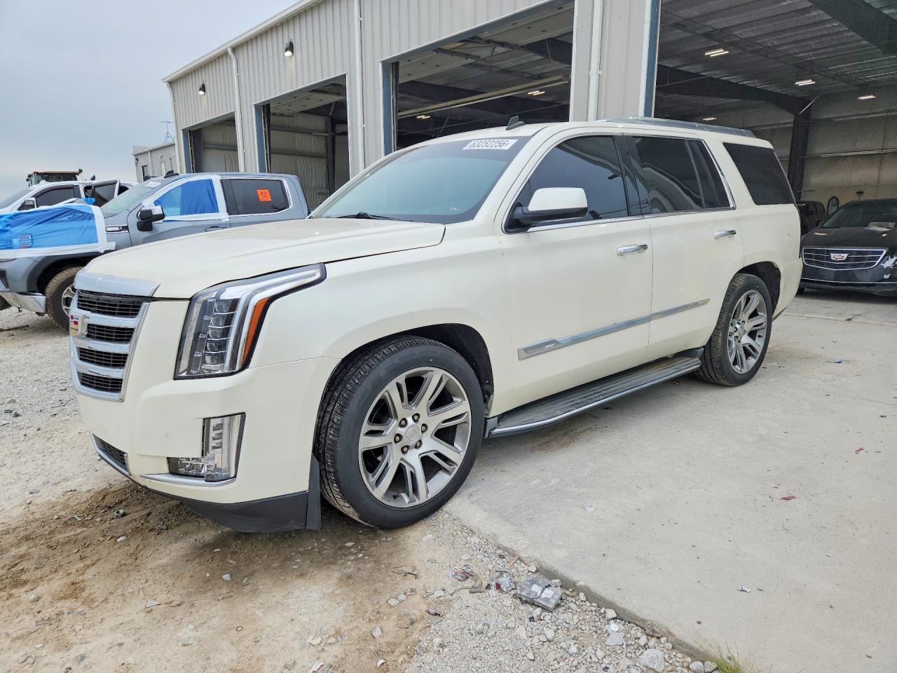 2015 Cadillac Escalade Premium, VIN 1GYS4CKJXFR293277 — Minor dents and scratches
