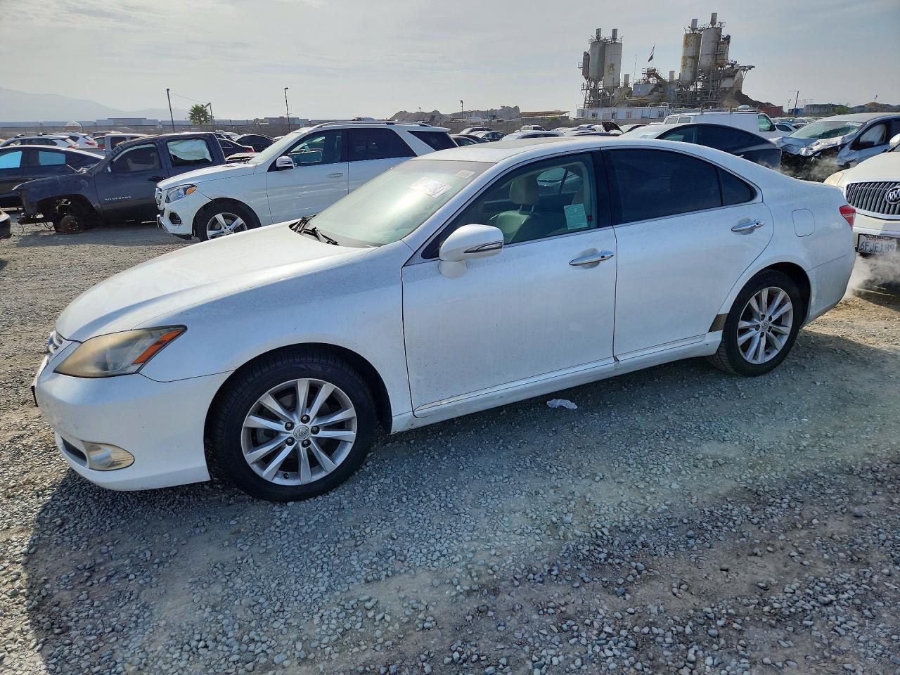 2011 Lexus ES 330, VIN JTHBK1EG4B2421014 — Minor dents and scratches