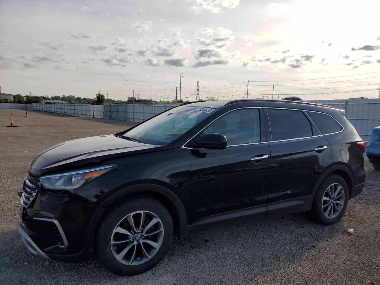 2017 Hyundai Santa Fe SE, VIN KM8SM4HF7HU232351 — Front end
