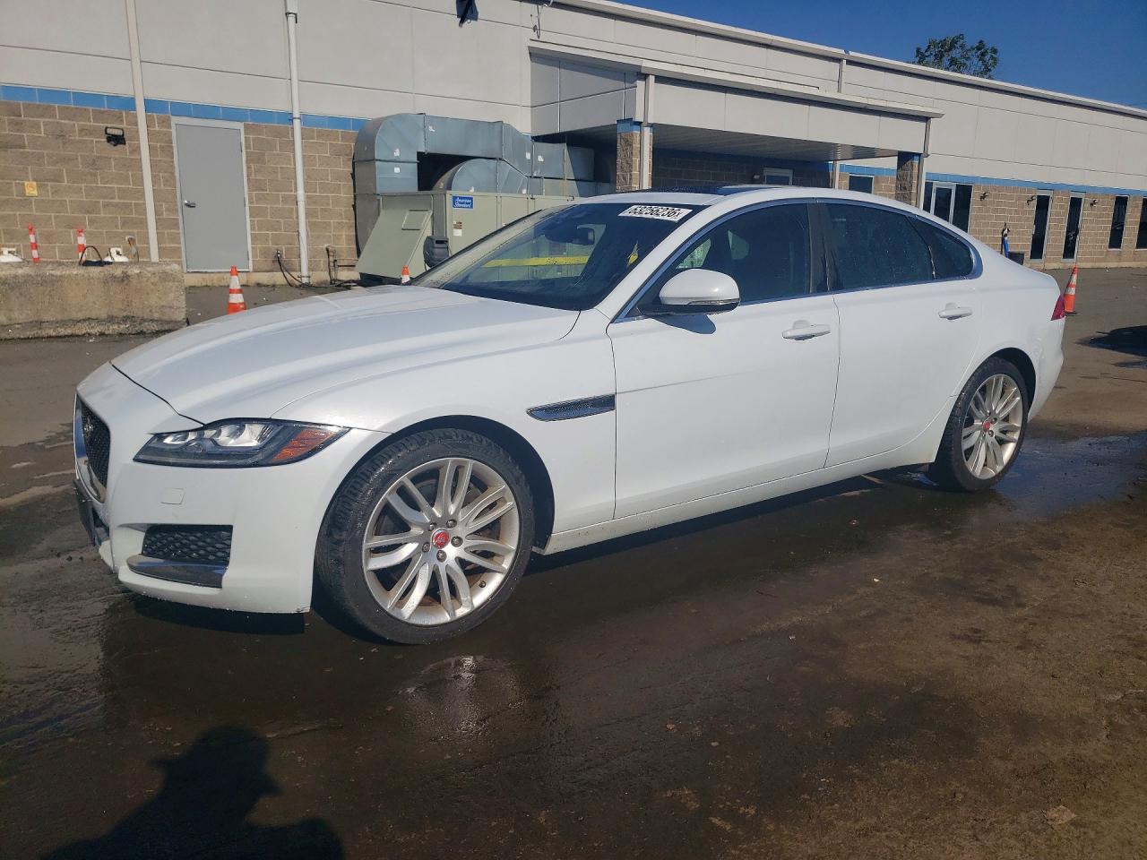 2018 Jaguar XF 35t Portfolio Limited Edition, VIN SAJBN4EV9JCY53312 — Roof