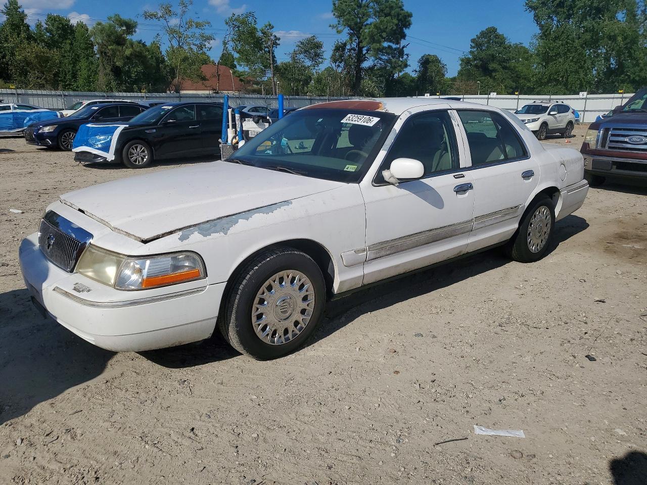 2003 Mercury Grand Marquis GS Convenience, VIN 2MEFM74W23X680400 — Normal wear