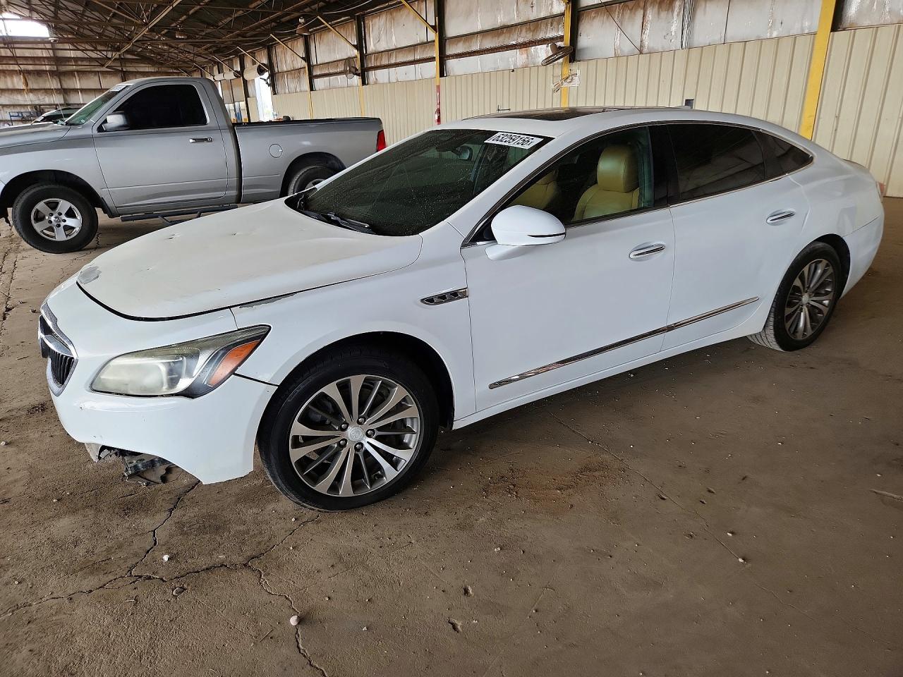 2017 Buick LaCrosse Essence, VIN 1G4ZP5SS1HU182774 — Front end