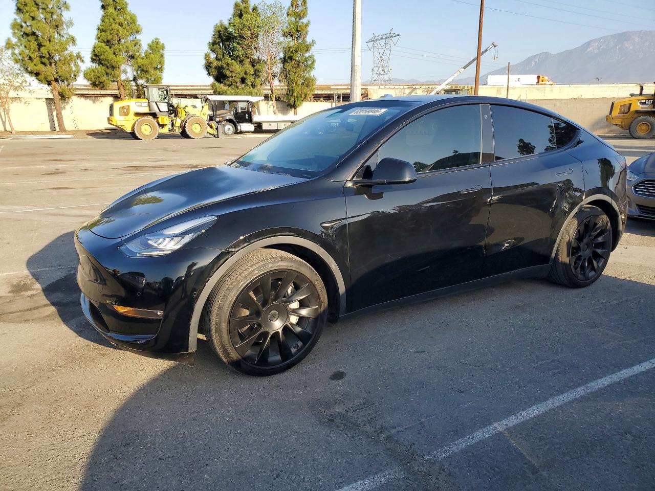 2021 Tesla Model Y Long Range, VIN 5YJYGAEE9MF137910 — Front end