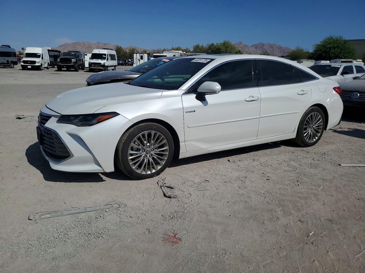 2020 Toyota Avalon Limited Hybrid, VIN 4T1D21FB8LU018118 — Перед
