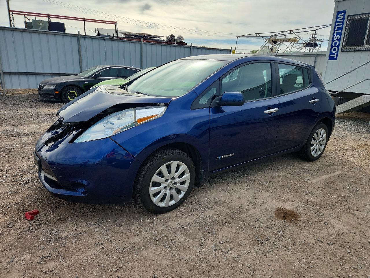 2017 Nissan LEAF S, VIN 1N4BZ0CP6HC308233 — Front end