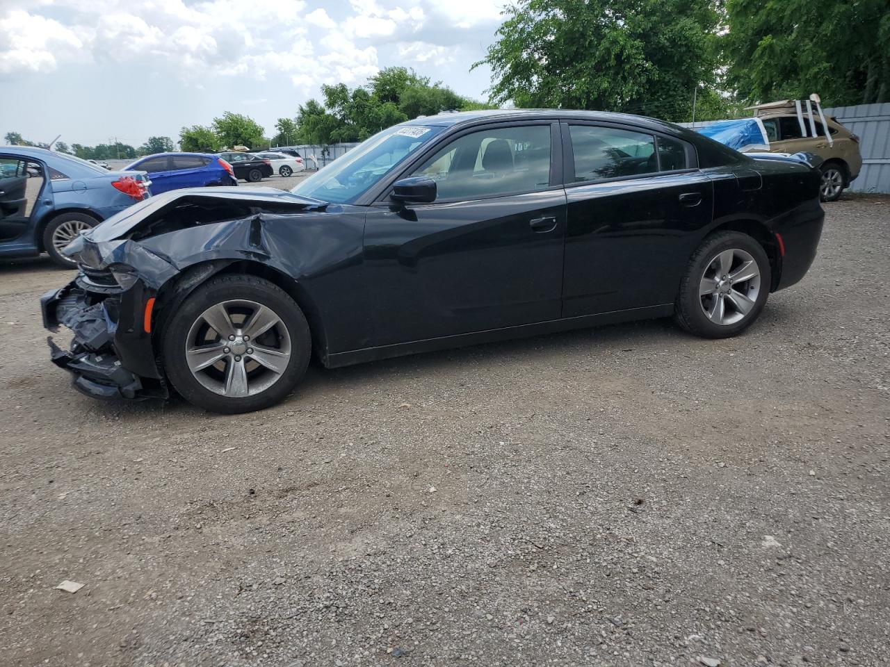 2015 Dodge Charger SXT, VIN 2C3CDXHG5FH831997 — Front end