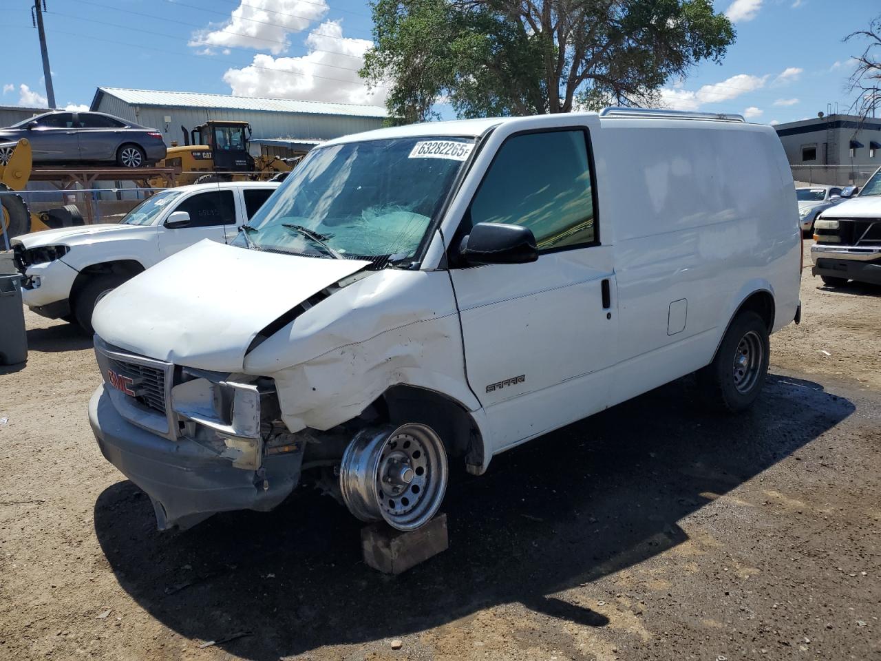 2000 GMC Safari Cargo, VIN 1GTDM19W4YB522522 — Front end